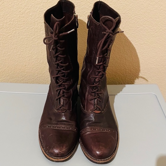 VINCE CAMUTO Brown Leather Fantasa Boot | Size 11 - Picture 1 of 12